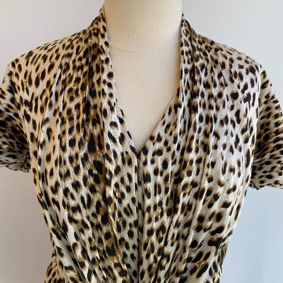 Tadashi Shoji Silk Leopard Animal Print Pleated Tie Blouse sz 12 - Picture 3 of 10